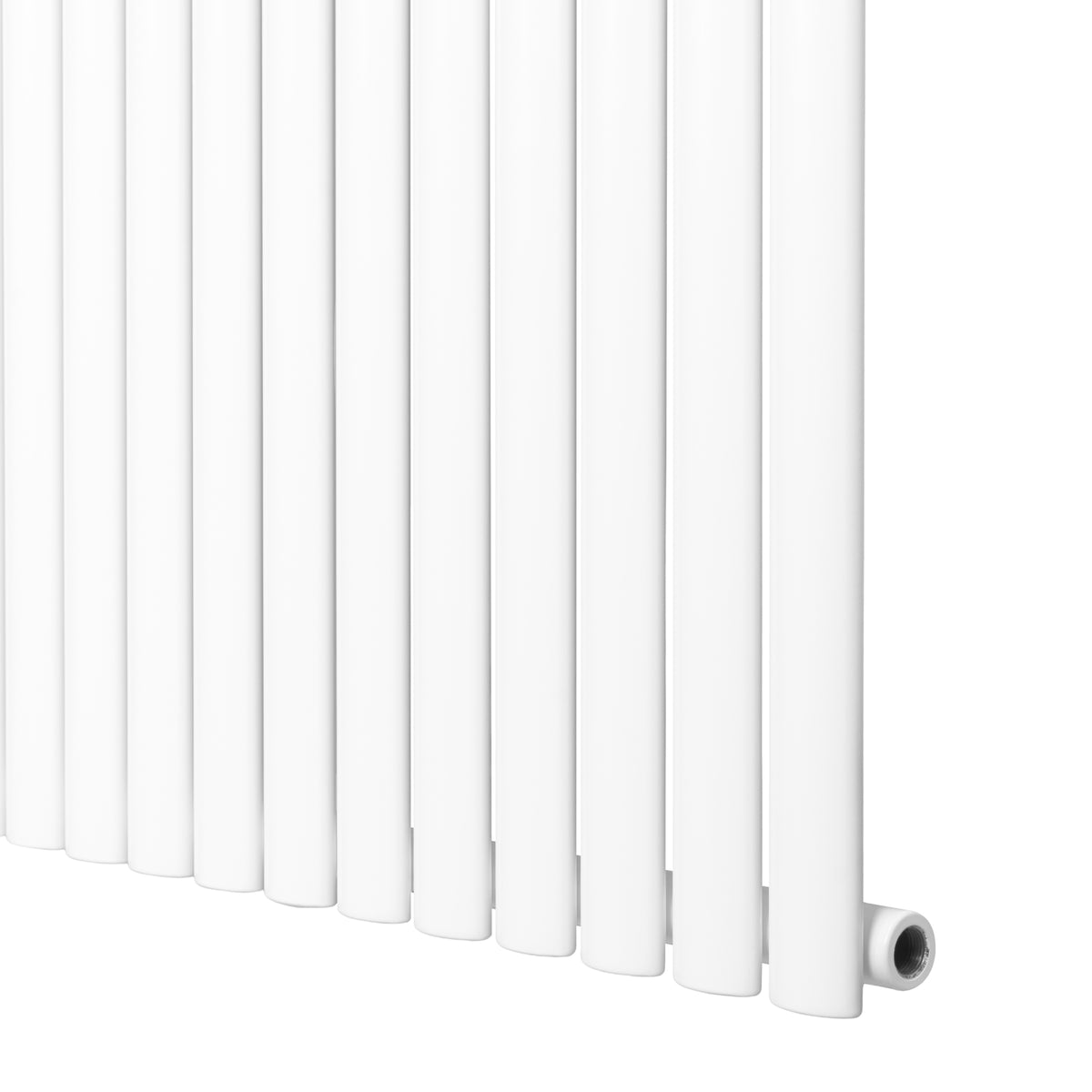 Weißer Gliederheizkörper mit schlanken, vertikalen Lamellen, 600mm x 780mm, ideal für moderne Innenräume und effiziente Wärmeverteilung