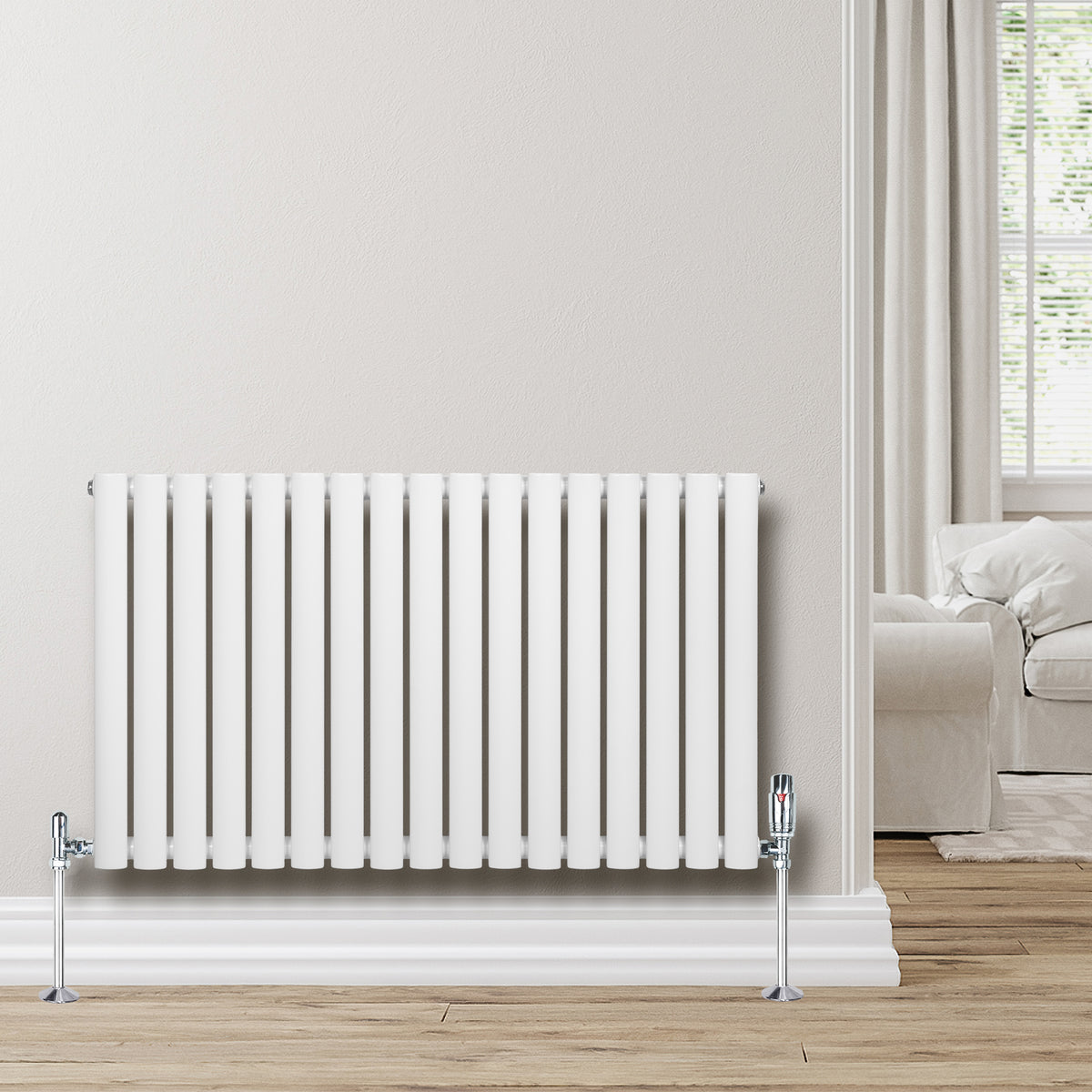 Weißer Gliederheizkörper mit 600mm x 1020mm, vertikale Lamellen, glänzende Oberflächen und verchromte Ventile, ideal für moderne Wohnräume
