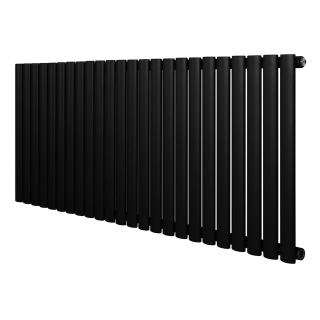Schwarzer Gliederheizkörper mit 600mm Höhe und 1440mm Breite, bestehend aus mehreren vertikalen Röhren, modern und elegant gestaltet
