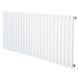 Gliederheizkörper in Weiß, 600mm x 1440mm, mit schlanken, vertikalen Lamellen und glatter, glänzender Oberfläche für effiziente Wärmeverteilung