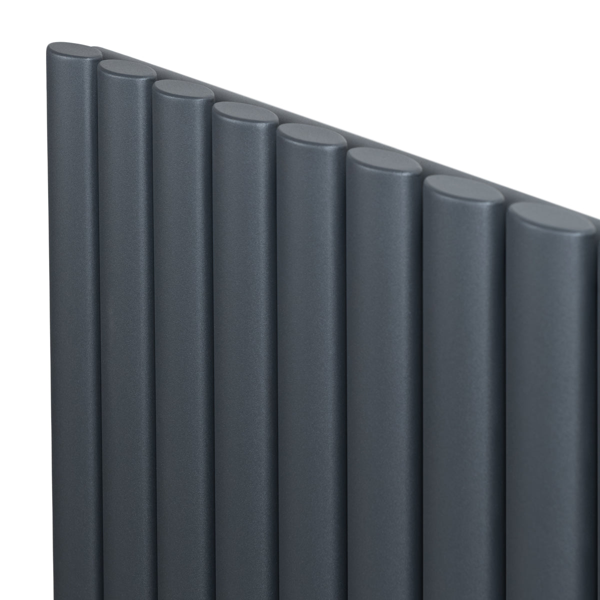Anthrazitgrauer Gliederheizkörper mit schlanken, runden Rohren, 1600mm x 480mm, modern und elegant, ideal für stilvolle Innenräume