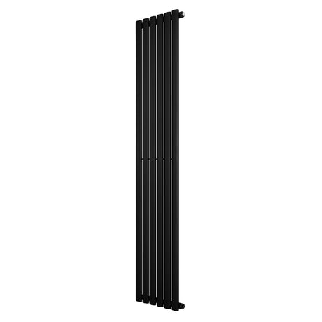 Schlanker, schwarzer Gliederheizkörper mit einer Höhe von 1800 mm und einer Breite von 360 mm, ideal für moderne Wohnräume und effiziente Wärmeverteilung