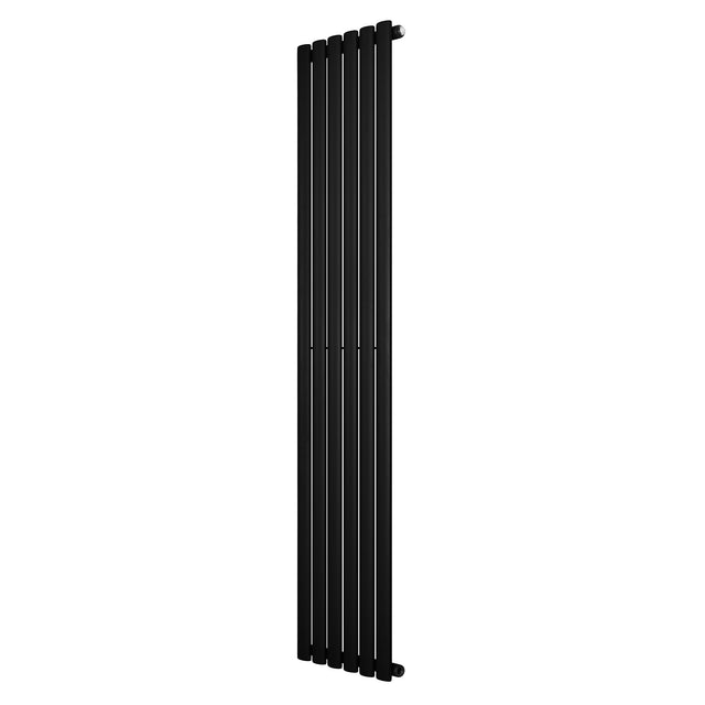 Schlanker, schwarzer Gliederheizkörper mit einer Höhe von 1800 mm und einer Breite von 360 mm, ideal für moderne Wohnräume und effiziente Wärmeverteilung