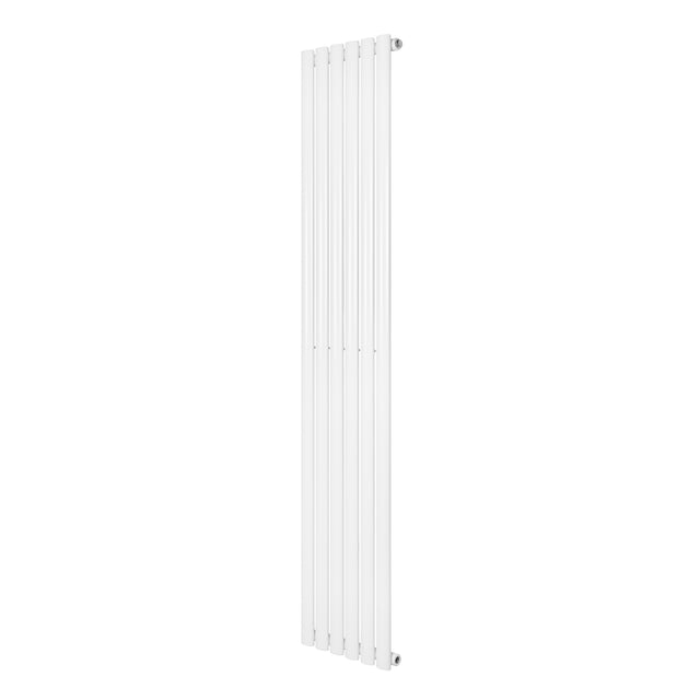 Hochformatiger, weißer Gliederheizkörper mit einer Größe von 1800mm x 360mm, aus robustem Metall, mit glatter, glänzender Oberfläche und modernen Linien