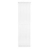 Hochformatiger Gliederheizkörper in Weiß, 1800mm x 480mm, mit glatter Oberfläche und eleganten, vertikalen Lamellen für moderne Innenräume