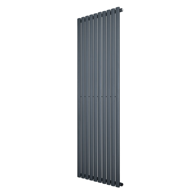 Eleganter Gliederheizkörper in Anthrazitgrau, 1800mm x 600mm, mit schlanken, vertikalen Lamellen und modernem Design für effiziente Wärmeverteilung