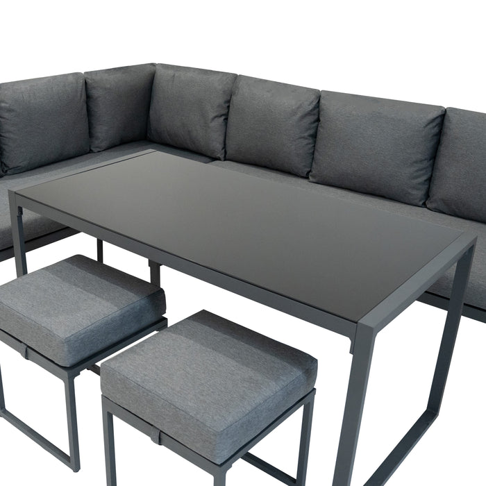 Moderne graue Gartenlounge mit gepolsterten Kissen, rechteckigem Tisch aus Metall und zwei passenden Hockern, ideal für entspannte Außenbereiche