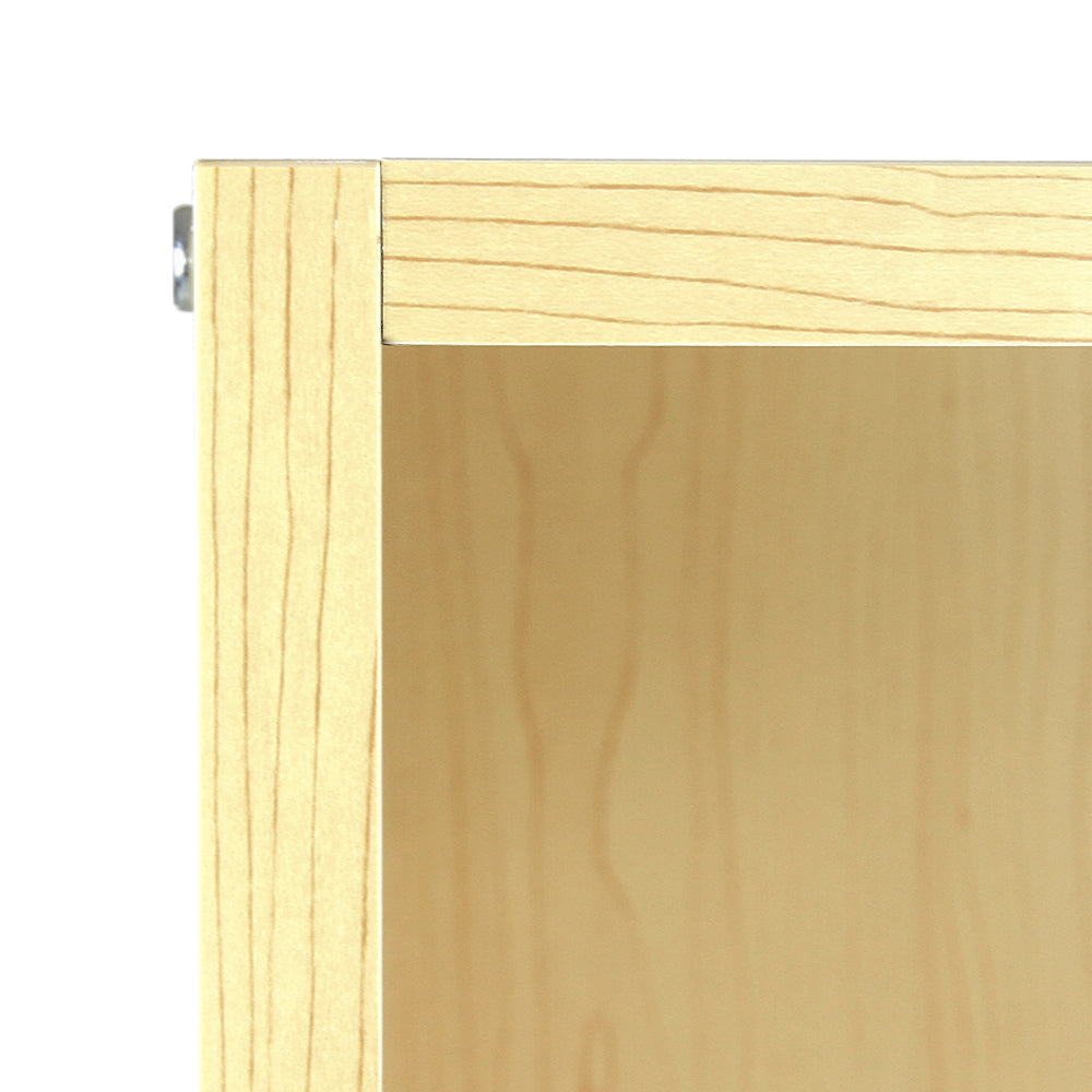 Verkaufstheke aus hellem Ahornholz mit glatter Oberfläche, klaren Linien und natürlicher Holzmaserung, ideal für Verkaufsräume und Ausstellungen