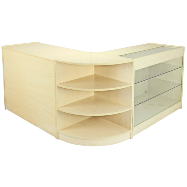 Moderne Ladentheke aus hellem Ahornholz mit geschwungener Form, offenen Regalen und gläsernen Fronten für optimale Produktpräsentation