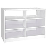 Moderne weiße Verkaufstheke mit klaren Linien, mehreren offenen Regalen und glatter, glänzender Oberfläche, ideal für Empfangsbereiche und Verkaufsräume