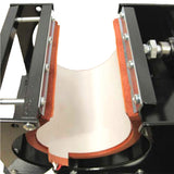 Tassenpresse mit rotem Gummi und metallischem Rahmen, ideal für das Bedrucken von Tassen, zeigt die Innenstruktur und Pressmechanismus