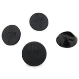 Schwarze, runde Möbelgleiter aus Kunststoff mit dem eingeprägten Logo "SKISKI", ideal zum Schutz von Böden und Möbeln