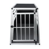 Große Hundetransportbox aus robustem Aluminium mit schwarzem Innenraum, stabilen Gittertüren und rutschfester Bodenmatte für Sicherheit und Komfort