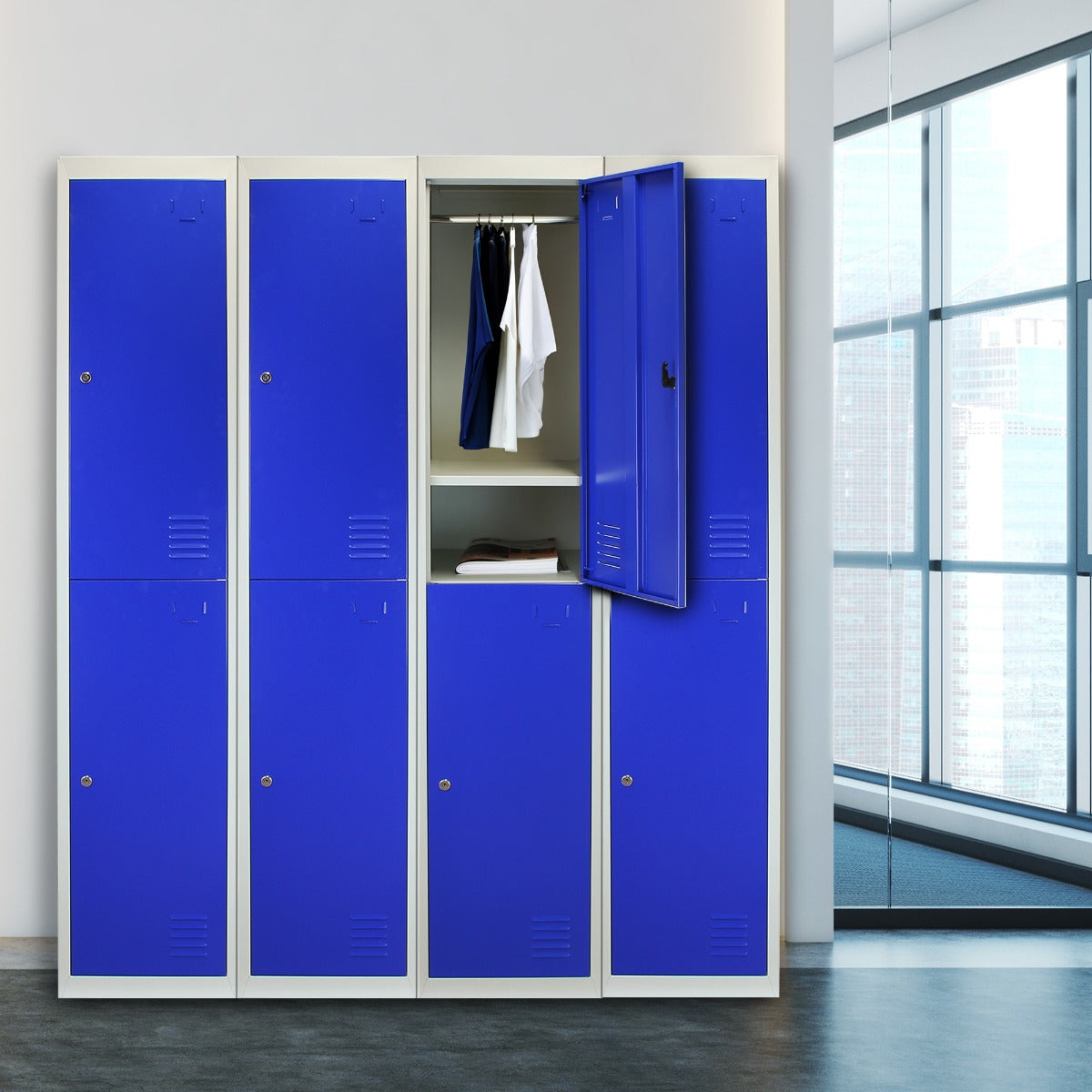 Zwei Türen blauer Schließfachschrank mit einem offenen Fach, das Kleidung und persönliche Gegenstände zeigt, modernes Design und glatte Oberflächen