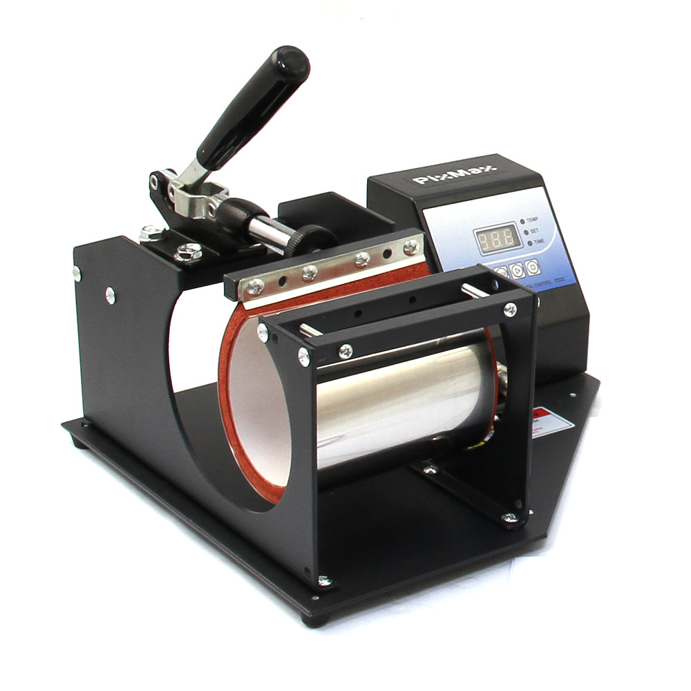 Schwarze PixMax Tassenpresse mit digitalem Display, umgeben von 72 bunten Tassen in verschiedenen Designs, ideal für personalisierte Geschenke