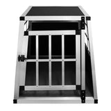 Kleine Hundetransportbox aus robustem Aluminium mit schwarzem Dach, stabiler Gittertür und rutschfester Bodenplatte, ideal für sicheres Reisen mit Hunden