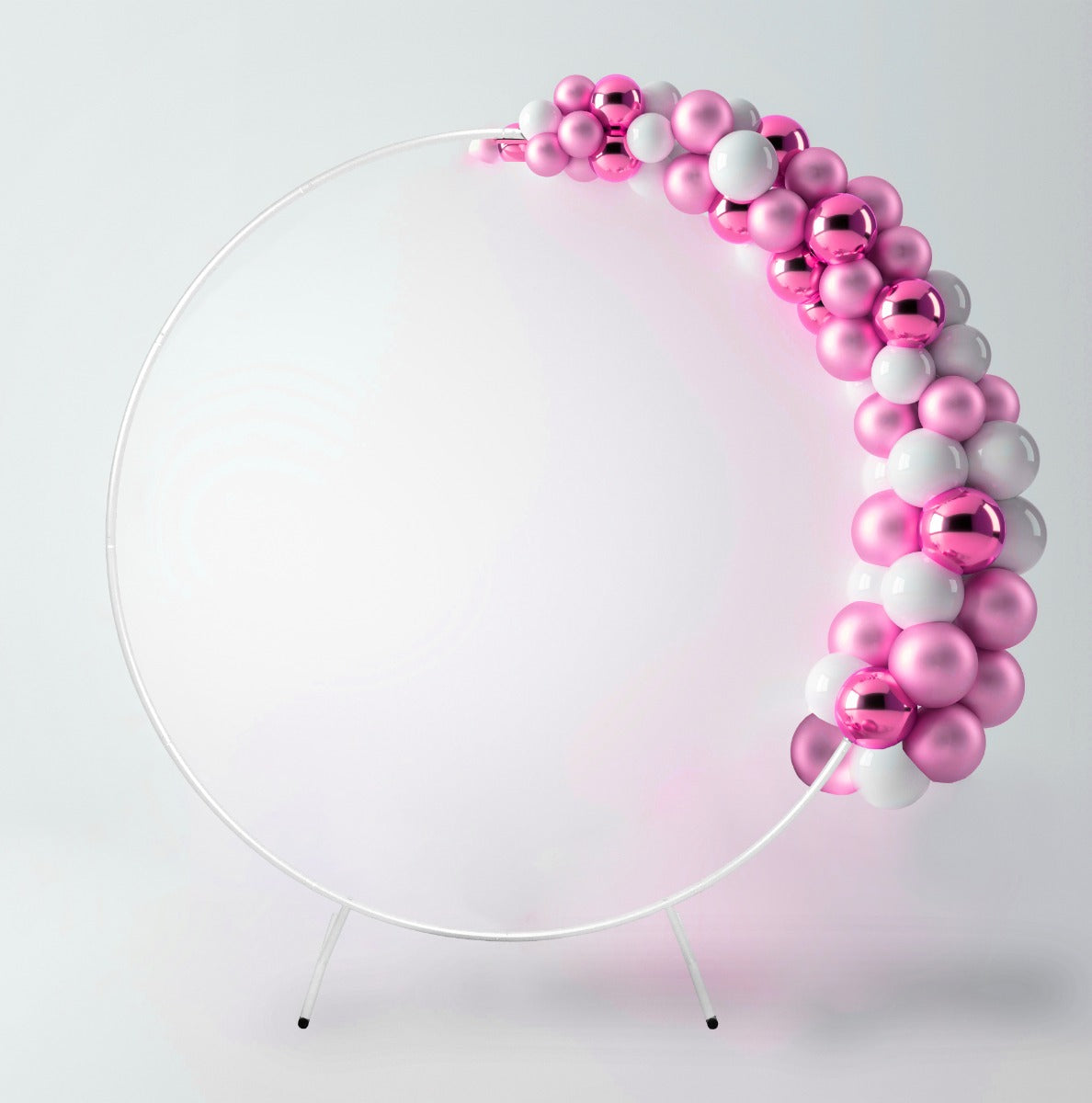 Hochzeitsballonbogen in Weiß mit glänzenden rosa und weißen Ballons, rundes Design, ideal für festliche Anlässe und Fotohintergründe